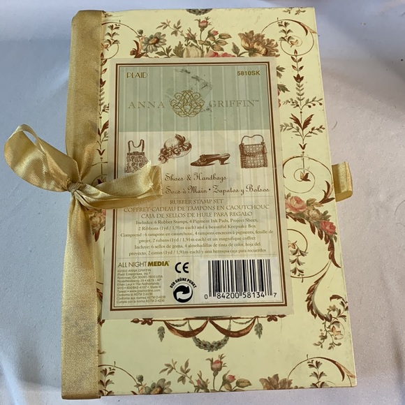 Anna Griffin QUEEN FOR A DAY Rubber Wood Stamp Set - Picture 2 of 2